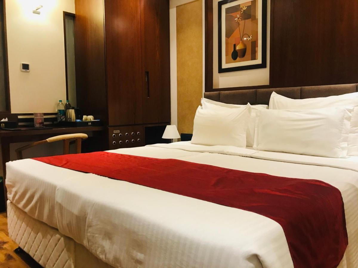 Hotel Mbc Citadel Нашик Екстериор снимка