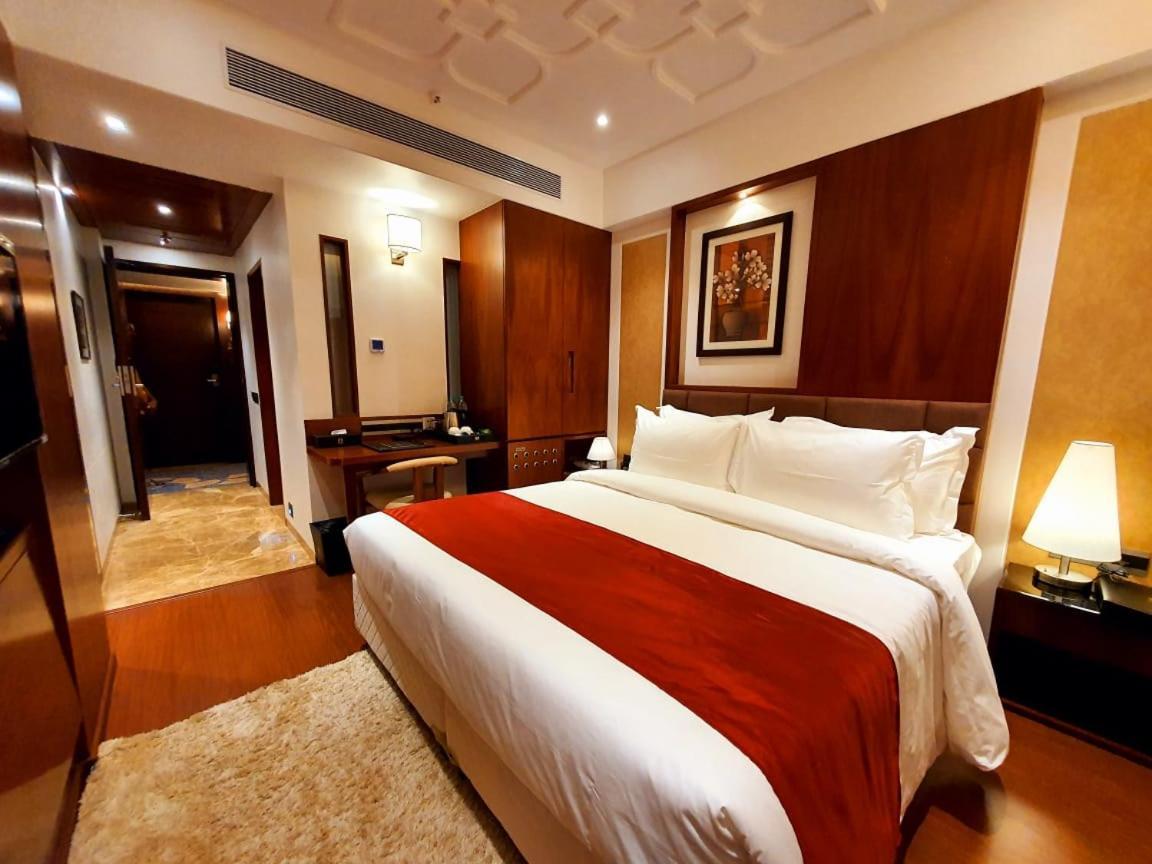 Hotel Mbc Citadel Нашик Екстериор снимка