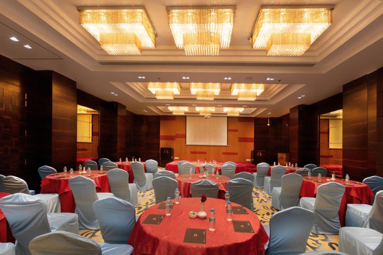 Hotel Mbc Citadel Нашик Екстериор снимка