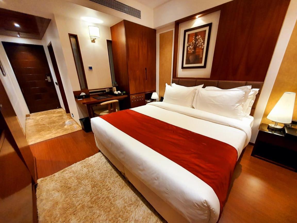 Hotel Mbc Citadel Нашик Екстериор снимка